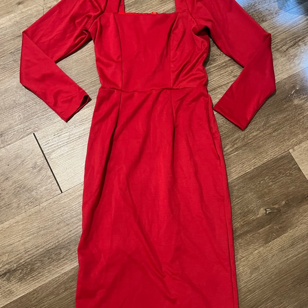 Elegant Scarlet Long Sleeve Dress